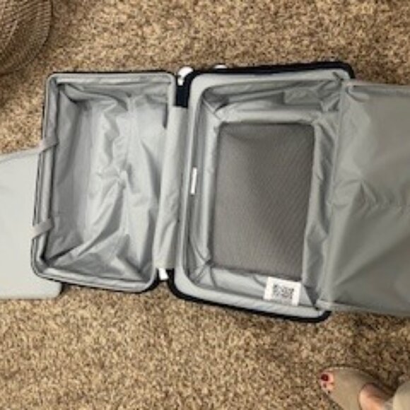 ELEVATION™ PLUS HARDSIDE CARRY-ON PRO SPINNER - Picture 3 of 6